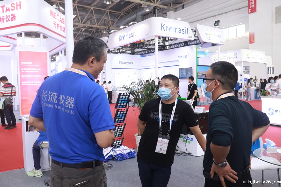 现场交流.jpg 现场交流.jpg