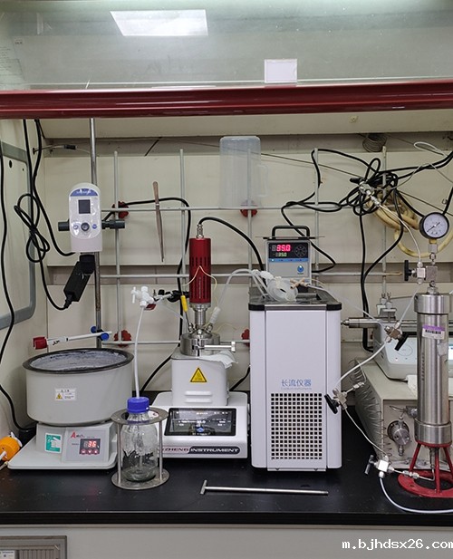 恒温循环水浴.jpg 恒温循环水浴.jpg